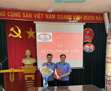 Chi bộ Viện KSND huyện Đan Phượng tổ chức Lễ kết nạp Đảng viên đối với quần...